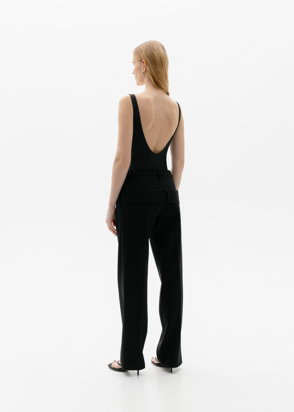 Trousers with pockets in black